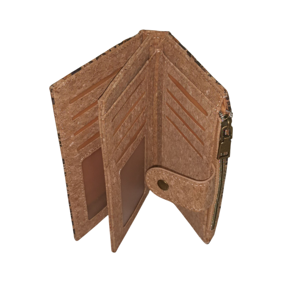 Billetera compacta eco mediana de corcho con broche y monedero zipper amplio